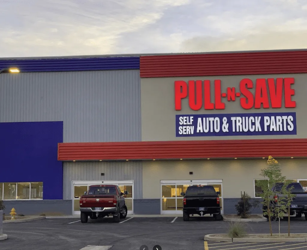 Exterior de Pull N Save Gilbert