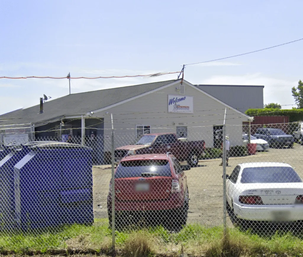 Exterior de Pick Your Part – Baltimore (Antiguamente Crazy Ray’s Used Auto Parts)