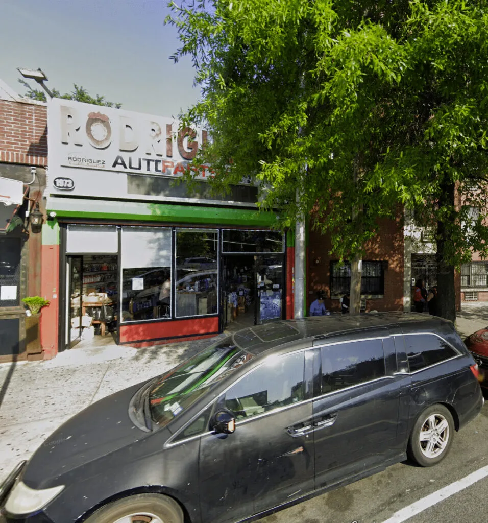 Exterior de Rodriguez Auto Part precio de partes