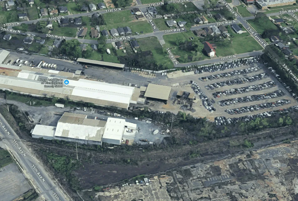 Vista aérea del patio de Aesop Auto Parts powered by Knox