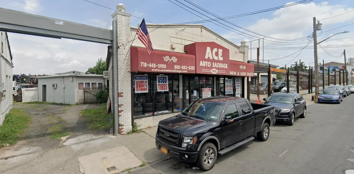 Entrada de Ace Auto Salvage