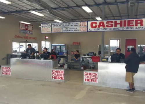 Interior de Pull N Save Gilbert