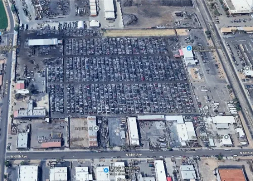 Vista aérea del patio de Pull N Save Glendale