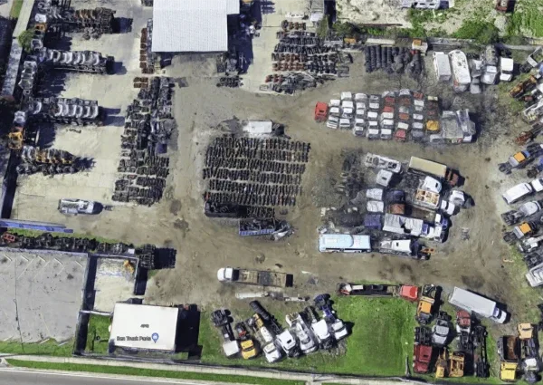 Exterior de Ben Truck Parts