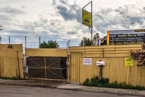 Exterior de Old Yeller Auto