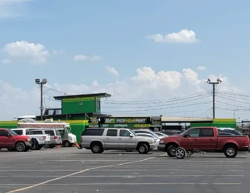 Exterior de Pick Your Part – Houston Wallisville