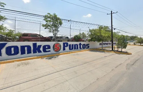Exterior de Yonke 5 Puntos (Juárez, Chihuahua, México)