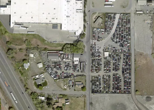 Vista aérea del patio de AR1 Auto Parts and Sales