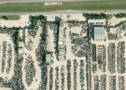 Vista aérea del patio de Awesome Auto Salvage