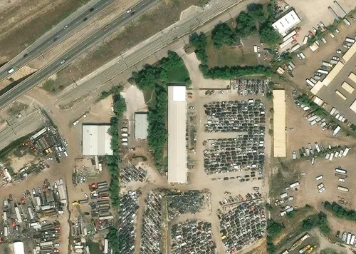 Vista aérea del patio de Central Auto Parts